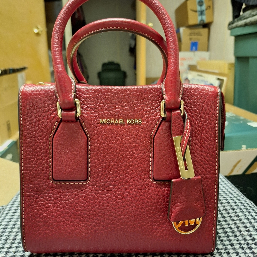Michael Kors Selby Cherry Red Med Messenger Crossbody